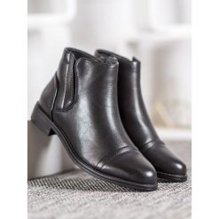 Eleganckie botki na pŁaskim obcasie. Botki damskie J. STAR, ze skóry ekologicznej, eleganckie, bez obcasa, na płaskiej podeszwie, bez zapięcia. Za 89,00 zł.