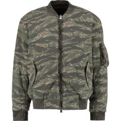 AllSaints MALIN Kurtka Bomber khaki/brown. Zielone kurtki męskie marki AllSaints, s, bez wzorów, z bawełny, bez kaptura. W wyprzedaży za 467,70 zł.