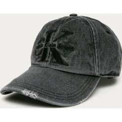 Calvin Klein Jeans - Czapka. Niebieskie czapki damskie Calvin Klein Jeans, z aplikacjami, z bawełny. Za 179,90 zł.