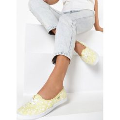 Żółte Tenisówki Teen Girl. Żółte trampki i tenisówki damskie Born2be, bez wzorów, bez zapięcia. W wyprzedaży za 29,99 zł.