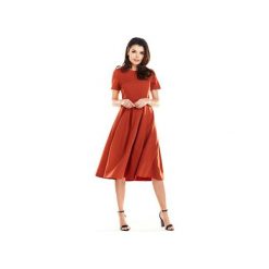 Rozkloszowana sukienka w kolorze cegły B253. Czerwone sukienki damskie Awama, s, bez wzorów, z poliesteru, eleganckie, z klasycznym kołnierzykiem, z krótkim rękawem, krótkie, mini, rozkloszowane. Za 159,00 zł.
