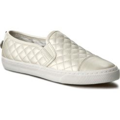 Tenisówki GEOX - D N.Club C D5258C 000NF C1001 White. Brązowe półbuty damskie Geox, na co dzień, bez wzorów, ze skóry, bez obcasa, na płaskiej podeszwie, bez zapięcia. W wyprzedaży za 249,00 zł.