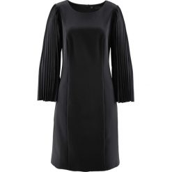 Sukienka z plisowanymi rękawami bonprix czarny. Czarne sukienki damskie marki bonprix, bez wzorów, eleganckie, bez kołnierzyka, bez rękawów, rozkloszowane. Za 199,99 zł.