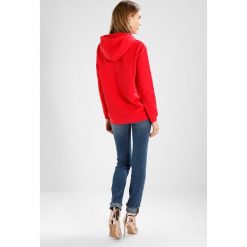 Bluzy damskie: Calvin Klein Jeans HOWARA TRUE ICON HOODY Bluza z kapturem tango red