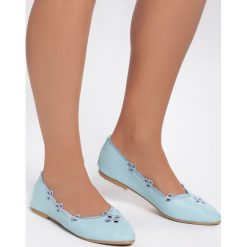 Niebieskie Balerinki Nonesuch. Niebieskie baleriny damskie Renee, bez wzorów, bez obcasa. W wyprzedaży za 39,99 zł.