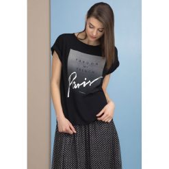 T-shirt z napisami II. T-shirty damskie Monnari, z napisami, z wiskozy, klasyczne, z klasycznym kołnierzykiem. Za 49,95 zł.
