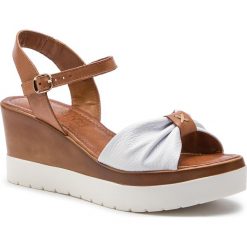 Sandały LASOCKI - 4826-01 White. Pomarańczowe klapki damskie Lasocki, bez wzorów, ze skóry, bez obcasa, na obcasie. Za 159,99 zł.