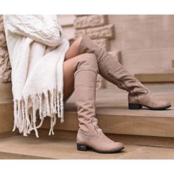 Kozaki za kolano - skóra naturalna - model 128 - kolor cappuccino. Szare kozaki damskie Zapato, na co dzień, na zimę, z jeansu, eleganckie, przed kolano, na wysokim obcasie, na obcasie, bez zapięcia. W wyprzedaży za 262,50 zł.