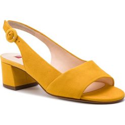 Sandały HÖGL - 7-102112 Yellow 8100. Żółte klapki damskie HÖGL, bez wzorów, ze skóry, bez obcasa, na obcasie. W wyprzedaży za 349,00 zł.