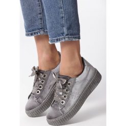 Szare Creepersy Cheek to Cheek. Szare półbuty damskie Born2be, bez wzorów, bez obcasa, bez zapięcia. W wyprzedaży za 44,99 zł.