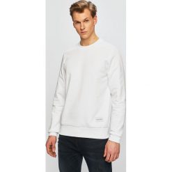 Calvin Klein - Bluza. Białe bluzy męskie Calvin Klein, m, z nadrukiem, z bawełny, z okrągłym kołnierzem, bez rękawów, bez kaptura. W wyprzedaży za 249,90 zł.