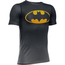 T-shirty chłopięce: Under Armour Koszulka dziecięca DC Comics Baselayer SS-BLK//SNB czarna r. XL (1287377 001)