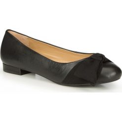 Buty damskie. Czarne baleriny damskie Wittchen, bez wzorów, ze skóry, bez obcasa. W wyprzedaży za 299,90 zł.
