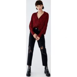 Jeansy mom fit z wysokim stanem i przetarciami. Czarne jeansy damskie z wysokim stanem marki Pull&Bear, z jeansu. Za 109,00 zł.