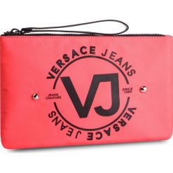 Torebka VERSACE JEANS - E3VTBP61 71115 416. Różowe torebki klasyczne damskie Versace Jeans, bez wzorów, z jeansu, klasyczne, bez dodatków. W wyprzedaży za 169,00 zł.