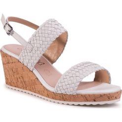 Sandały CAPRICE - 9-28702-24 White Perlato 139. Białe klapki damskie Caprice, bez wzorów, ze skóry, bez obcasa, na obcasie. Za 249,00 zł.