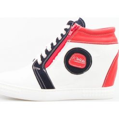 Sneakersy koturny skórzane białe J. Wolski (39). Białe koturny damskie Estetino, bez obcasa, na koturnie, bez zapięcia. Za 319,00 zł.