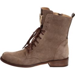 POLSKIE botki damskie NICOLE 2593 CAPPUCCINO. Botki damskie Deoni, z zamszu, klasyczne, na wysokim obcasie, na obcasie, bez zapięcia. W wyprzedaży za 389,00 zł.