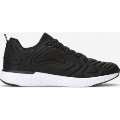Czarne Buty Sportowe Jamila. Czarne buty sportowe męskie Born2be, z softshellu, na sznurówki. Za 89,99 zł.