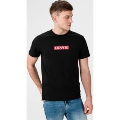 Levi's® Boxtab Graphic Koszulka Czarny. Czarne podkoszulki męskie s, z nadrukiem, z bawełny, bez kołnierzyka, z krótkim rękawem, krótkie. Za 102,95 zł.