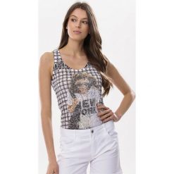 Szary Top Reignite. Szare bluzki damskie Born2be, s, z aplikacjami, z dzianiny, klasyczne, z okrągłym kołnierzem. Za 49,99 zł.