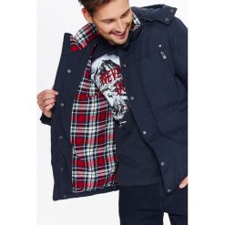 KURTKA MĘSKA ZIMOWA Z PRZESZYCIAMI. Czarne kurtki męskie Top Secret, na lato, xxl, bez wzorów, eleganckie. W wyprzedaży za 119,99 zł.
