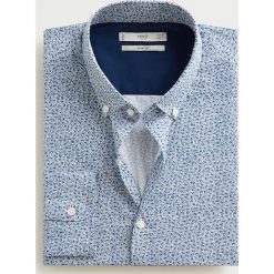 Mango Man - Koszula Male. Niebieskie koszule męskie Mango Man, s, bez wzorów, z bawełny, casualowe, button down, z długim rękawem. Za 139,90 zł.
