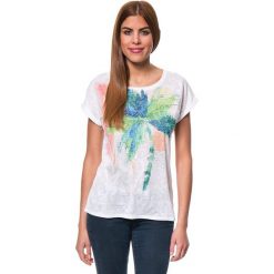 Koszulka w kolorze białym ze wzorem. Białe t-shirty damskie marki Mavi, xs, z nadrukiem, z okrągłym kołnierzem, z krótkim rękawem. W wyprzedaży za 55,95 zł.