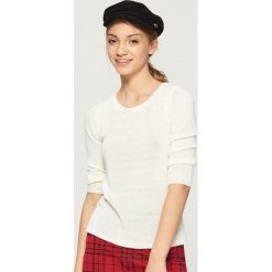 Sweter basic - Kremowy. Białe swetry damskie Sinsay, s, bez wzorów, bez rękawów, bez kaptura. W wyprzedaży za 19,99 zł.