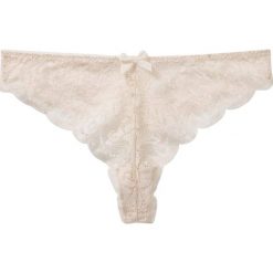 Stringi bonprix w kolorze szampana. Różowe majtki damskie bonprix, z bawełny. Za 29,99 zł.