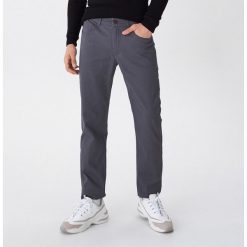 Spodnie regular fit - Szary. Szare spodnie męskie House, s, bez wzorów. Za 89,99 zł.
