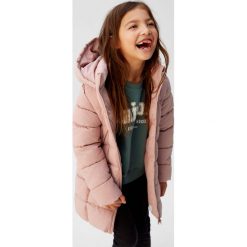 Mango Kids - Kurtka dziecięca Alilong 110-164 cm. Czarne kurtki dziewczęce Mango Kids, bez wzorów, z poliesteru, krótkie, z kapturem. Za 139,90 zł.