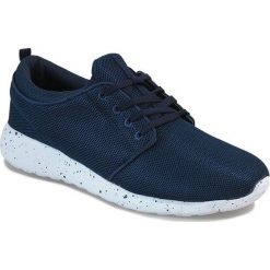Granatowe męskie obuwie sportowe M634-1. Czarne buty sportowe męskie ButyModne, z tkaniny, na sznurówki, do biegania. Za 68,00 zł.