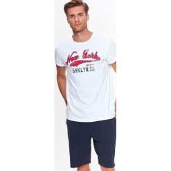 T-SHIRT MĘSKI Z NADRUKIEM. Szare t-shirty męskie z nadrukiem Top Secret, na jesień, m, z bawełny. Za 14,99 zł.