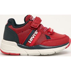 Levi's - Buty dziecięce. Czerwone trampki chłopięce Levi's®, bez wzorów, ze skóry ekologicznej, sportowe, bez zapięcia. W wyprzedaży za 129,90 zł.