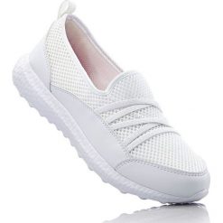 Sneakersy z pianką "youfoam" bonprix biały. Białe buty sportowe damskie marki bonprix, bez wzorów, z materiału, sportowe. Za 74,99 zł.