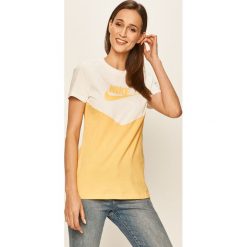 Nike Sportswear - T-shirt. Żółte topy damskie Nike Sportswear, s, bez wzorów, z bawełny, casualowe, z okrągłym kołnierzem. W wyprzedaży za 99,90 zł.