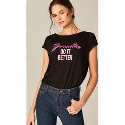 T-shirty damskie: Koszulka z błyszczącym napisem – Czarny