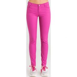 JEANSY push up emporio armani. Czerwone jeansy damskie Emporio Armani, z aplikacjami, z jeansu. Za 611,10 zł.