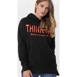 Czarna Bluza Montclare. Czarne bluzy damskie Born2be, xl, bez wzorów, bez rękawów, z kapturem. W wyprzedaży za 69,99 zł.