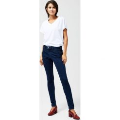 Jeansy typu high waist. Niebieskie jeansy damskie Moodo, s, z podwyższonym stanem. Za 59,99 zł.
