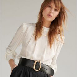 Elegancka bluzka ze złotą nitką - Kremowy. Białe bluzki damskie Reserved, bez wzorów, eleganckie, bez kołnierzyka, bez rękawów. Za 119,99 zł.
