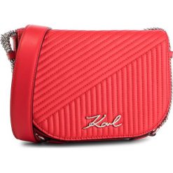 Torebka KARL LAGERFELD - 91KW3064 Red Fire. Czerwone listonoszki damskie KARL LAGERFELD, bez wzorów, ze skóry, bez dodatków. W wyprzedaży za 879,00 zł.