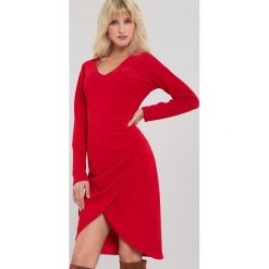 Czerwona Sukienka Whitfield. Czerwone sukienki damskie Renee, s, z dzianiny, klasyczne, długie, midi, proste. Za 79,99 zł.