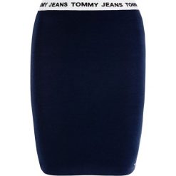 Spódnica ołówkowa Tommy Jeans Tjw Bodycon DW0DW07221. Niebieskie spódniczki damskie Tommy Jeans, xs, bez wzorów, z elastanu, mini, ołówkowe. W wyprzedaży za 179,00 zł.