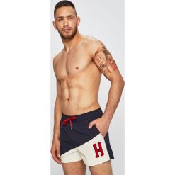 Tommy Hilfiger - Kąpielówki. Czerwone kąpielówki męskie TOMMY HILFIGER, xl, bez wzorów, z poliesteru. W wyprzedaży za 249,90 zł.