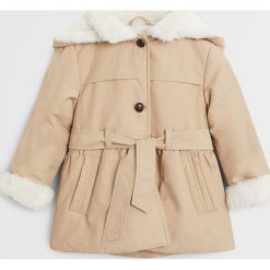 Mango Kids - Kurtka dziecięca Dina7 80-104 cm. Kurtki dziewczęce Mango Kids, bez wzorów, z bawełny, krótkie, z kapturem. Za 129,90 zł.