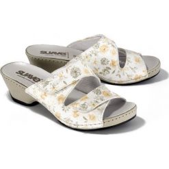 SUAVE 701571-3 weiss, klapki damskie. Klapki damskie Suave, bez wzorów, ze skóry, bez obcasa, na obcasie. Za 269,90 zł.