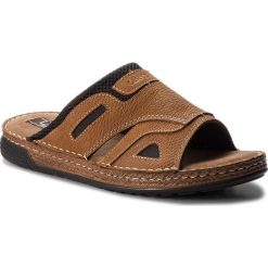 Klapki LASOCKI FOR MEN MI20-516. Brązowe kapcie męskie Lasocki For Men, bez wzorów, ze skóry. Za 99,99 zł.