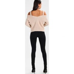Swetry klasyczne damskie: Miss Selfridge TRIAL STRAP BARDOT Sweter camel